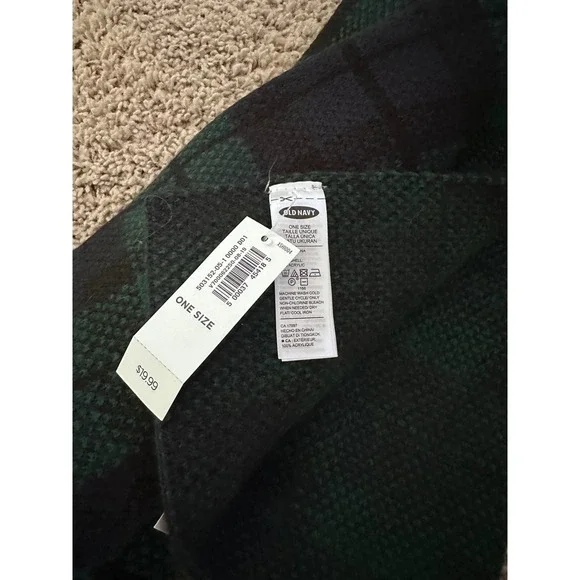 New Old Navy Plaid Hat and Scarf Set Green Blue One Size NWT winter - Picture 5 of 7